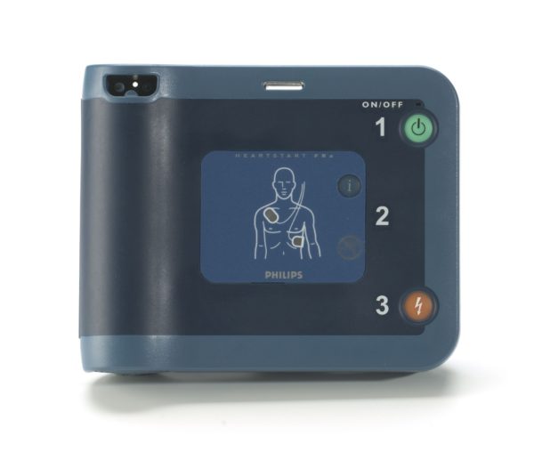 Philips HeartStart FRx auf dem Display wird eine Anleitung zur Applikation der Pads dargestellt. Der Notfallhelfer wird mit einer 1-2-3-Anleitung bei der Wiederbelebung des Patienten unterstützt.